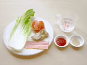 白菜とトマトの洋風煮の材料